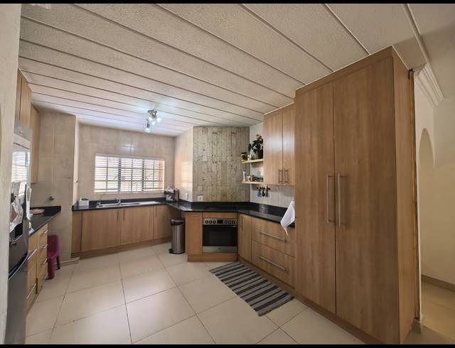 2 BEDROOM TOWNHOUSE FOR SALE IN BELLAIRS PARK